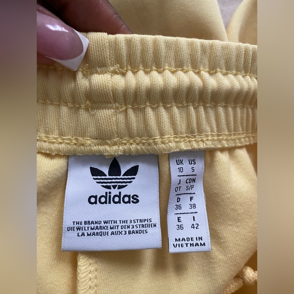 adidas Originals adicolor Three Stripe Track Pants In Yellow - Picture 8 of 8